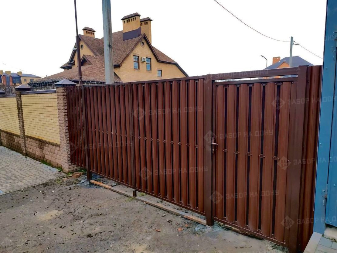 Распашные ворота из евроштакетника  в Цимлянске